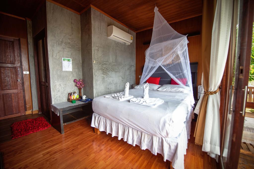 Koh Tao Seaview Resort Room photo